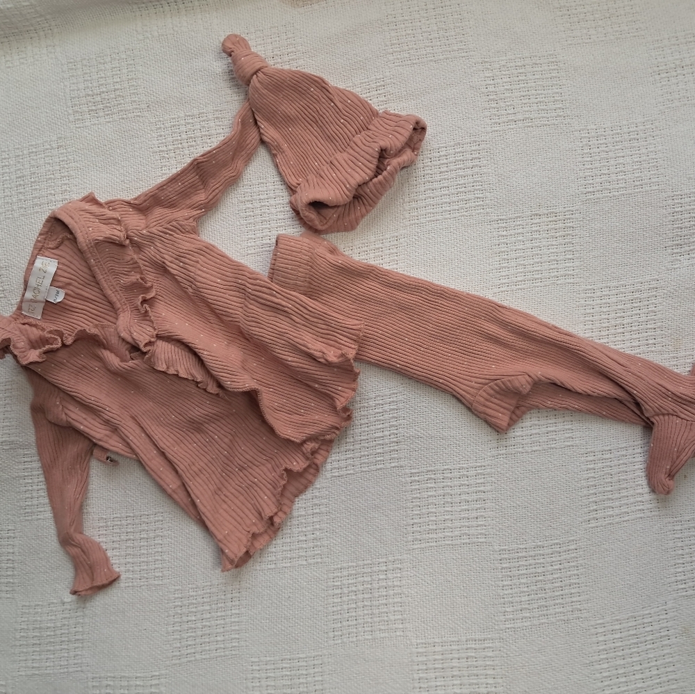 Baby girl, 0-3 months 3pc salmon colored pants  set